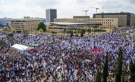 2023-03-27T132651Z_1386824162_RC2620AFTT0U_RTRMADP_3_ISRAEL-POLITICS-JUDICIARY-PROTESTS-e1679927507475-1024x619