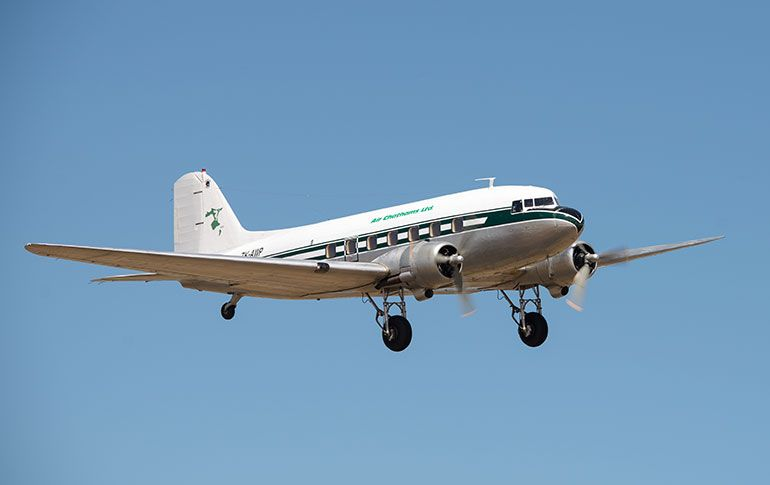 Дуглас самолет пассажирский. DC-3 Air Sleeper. DC 3 nc33611. Африка перевозки DC-3.